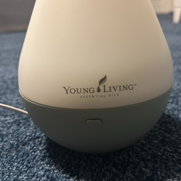 Dewdrop Essential Oil Diffuser by Young Living - Aromatherapy Diffuser - Picture 4 of 7